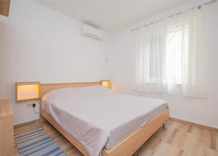Zecic Διαμέρισμα Omiš